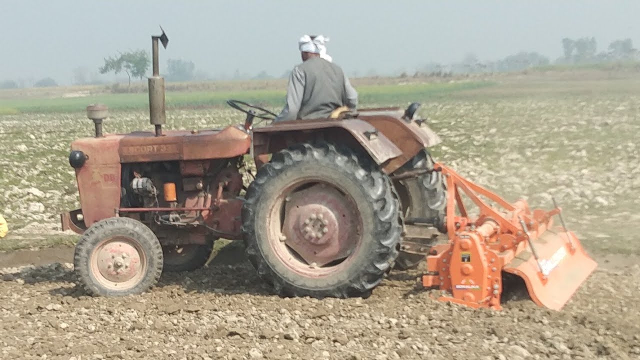 Escort 335 ट्रैक्टर 2 मीटर के रोटावेटर। को चला रहा 💪💪💪💪 गहराई से।