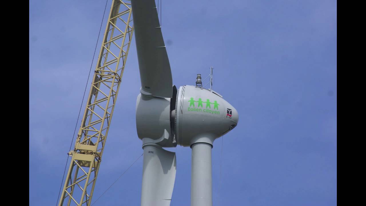 Levée du rotor et des pâles de l'éolienne 2 des "Ailes des Crêtes