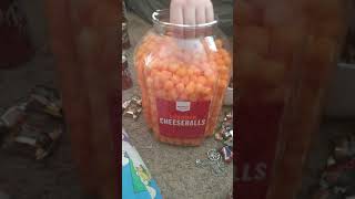 : Ronnie Saggins Cheddar Cheeseball review.