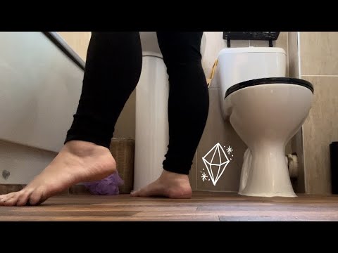 Foot watch 👀- bathroom clean with me 🧼