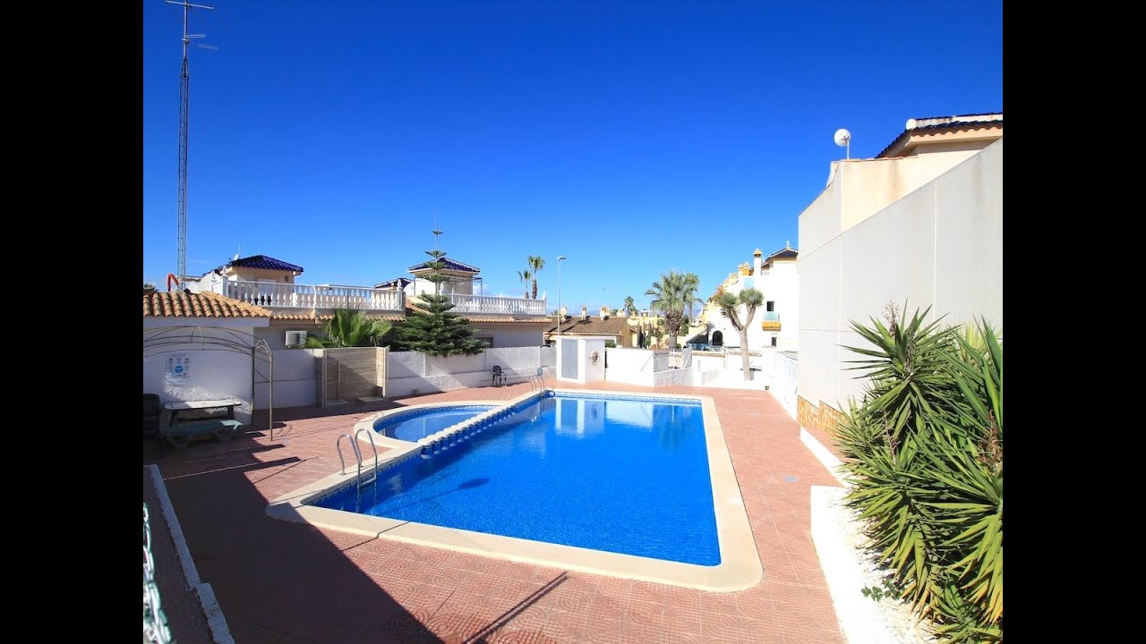 Casas Manuel Real Estate present this amazing 2 bedroom bungalow for sale in Benimar, Benijofar