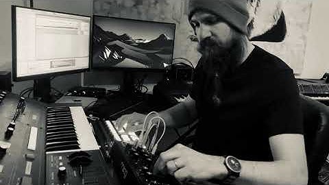 A Dance Jam for my kitten using the Yamaha CS20M, Moog DFAM and Arturia