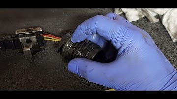 Volkswagen V10 TDI injector harness replacement.