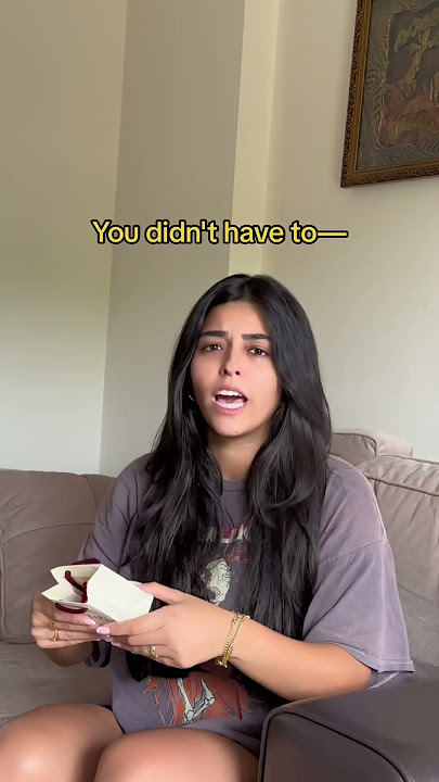 When your Aunt comes to visit you at 6am #aunt #visit #comedy #arab #aunty