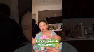 Dari Kecil Baby Kya Udah Dikenalin Sama Kerjaan Maminya .