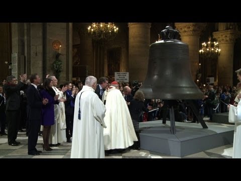 Mgr Vingt Trois Bénit Les Cloches Géantes De Notre Dame