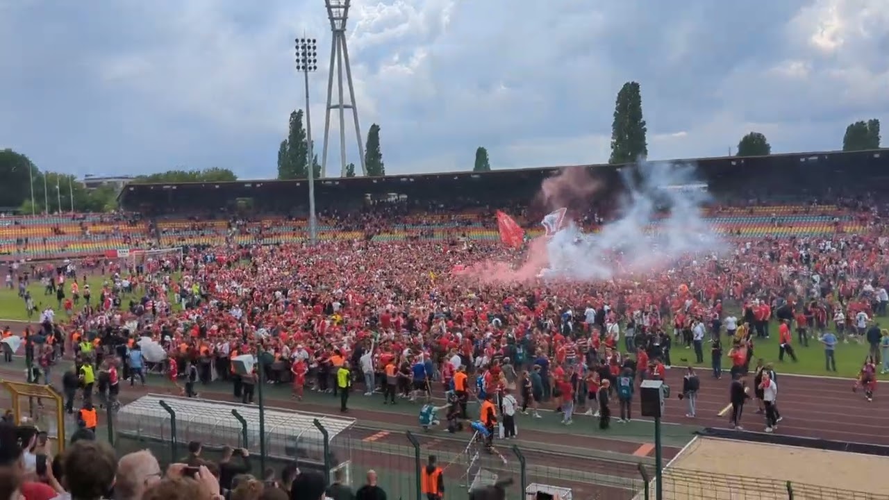 Hansa Fans zünden zum Abstieg eigenes Stadion an