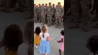 3 Little Girls Looking For Dad In The Soldier Line The Ending Is Beautiful
