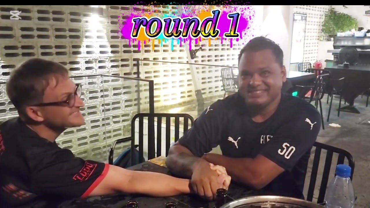 Arm wrestle round 1 + 2  -  💪 too strong 💪