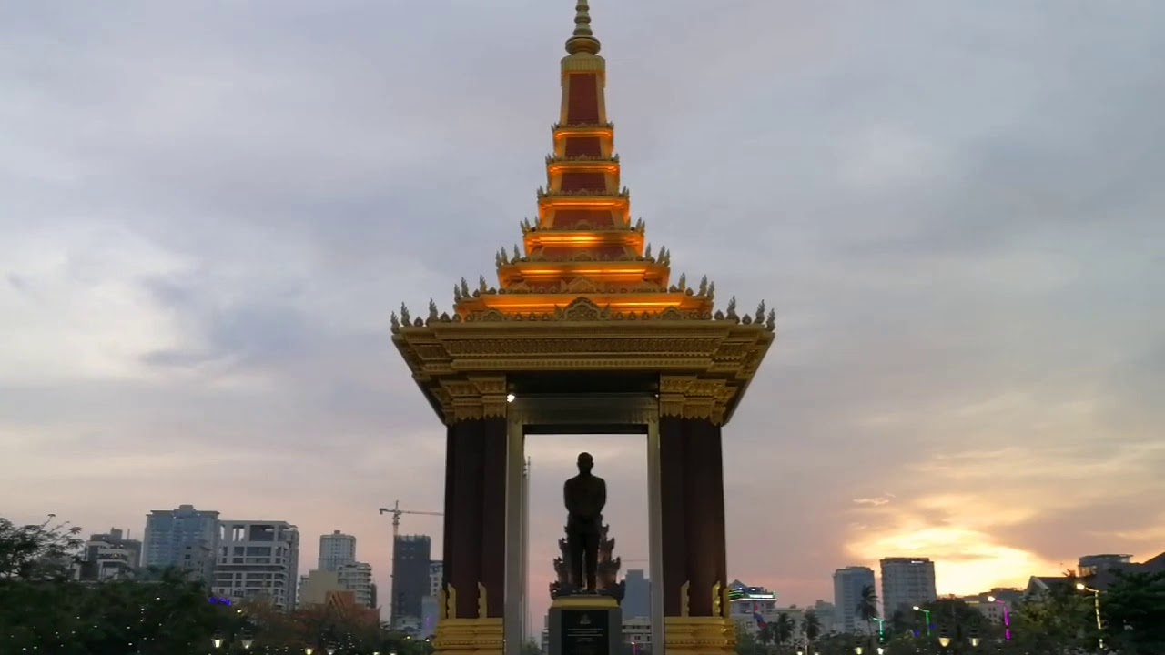 Cambodia Phnom Penh, Sihanouk blvd evening