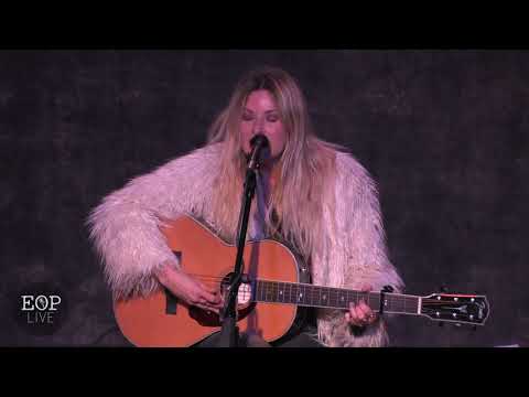 Elizabeth Cook "I'm Not Lisa" (Jessi Colter) @ Eddie Owen Presents