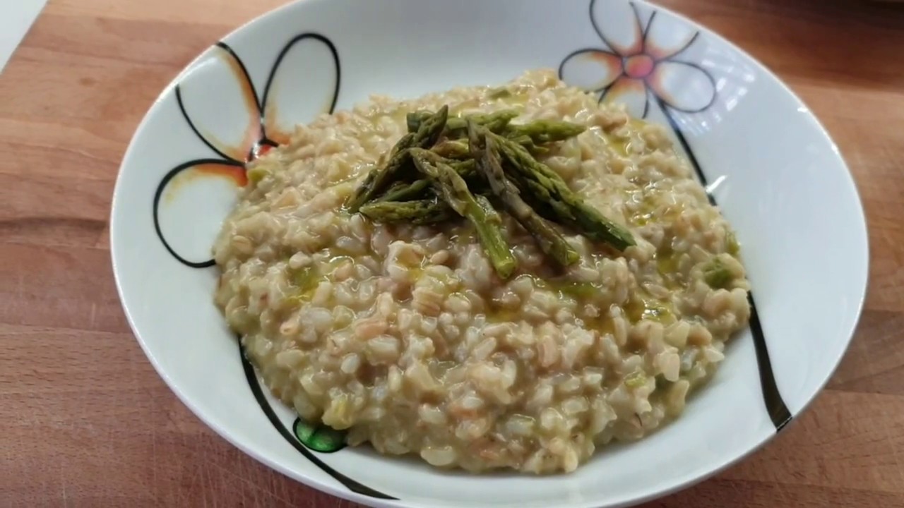 RISOTTO INTEGRALE AGLI ASPARAGI...Ricetta in pochi minuti aspettando il