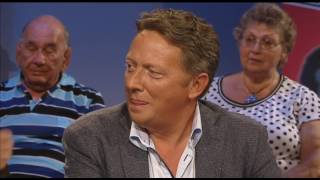 frits s08a02 intouchables op toneel