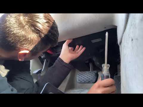 Changing the Brake Light Switch on my 2001 Mercedes E320 4matic Wagon!