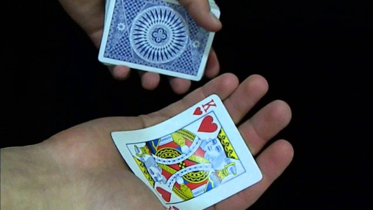 Фаро тасовка карт. Иллюзия с картами. Иллюзия с картами. Карточный фокусник. Карты из иллюзии обмана.