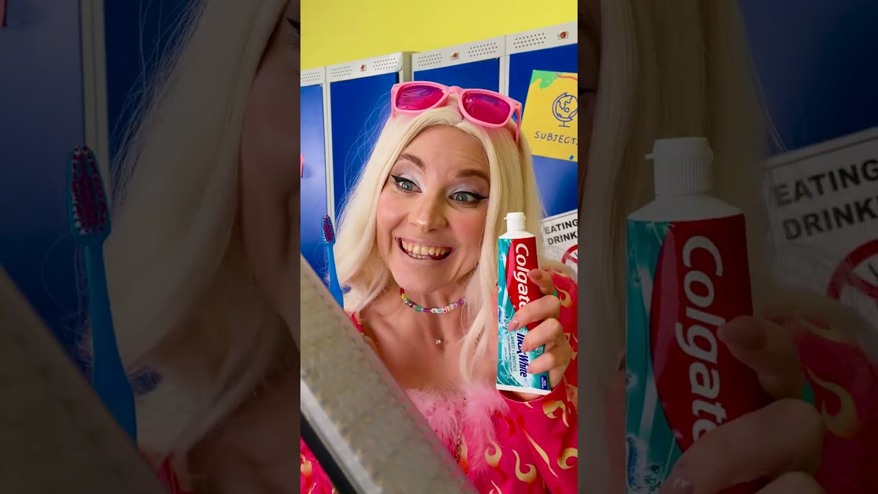 تحدي الأحمر الشفاه: فرشاة الأسنان تختبئ ذهبت إلى اليمين! 💄 