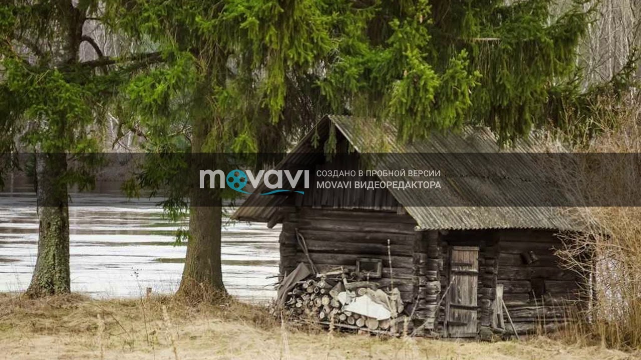 Русская изба у реки