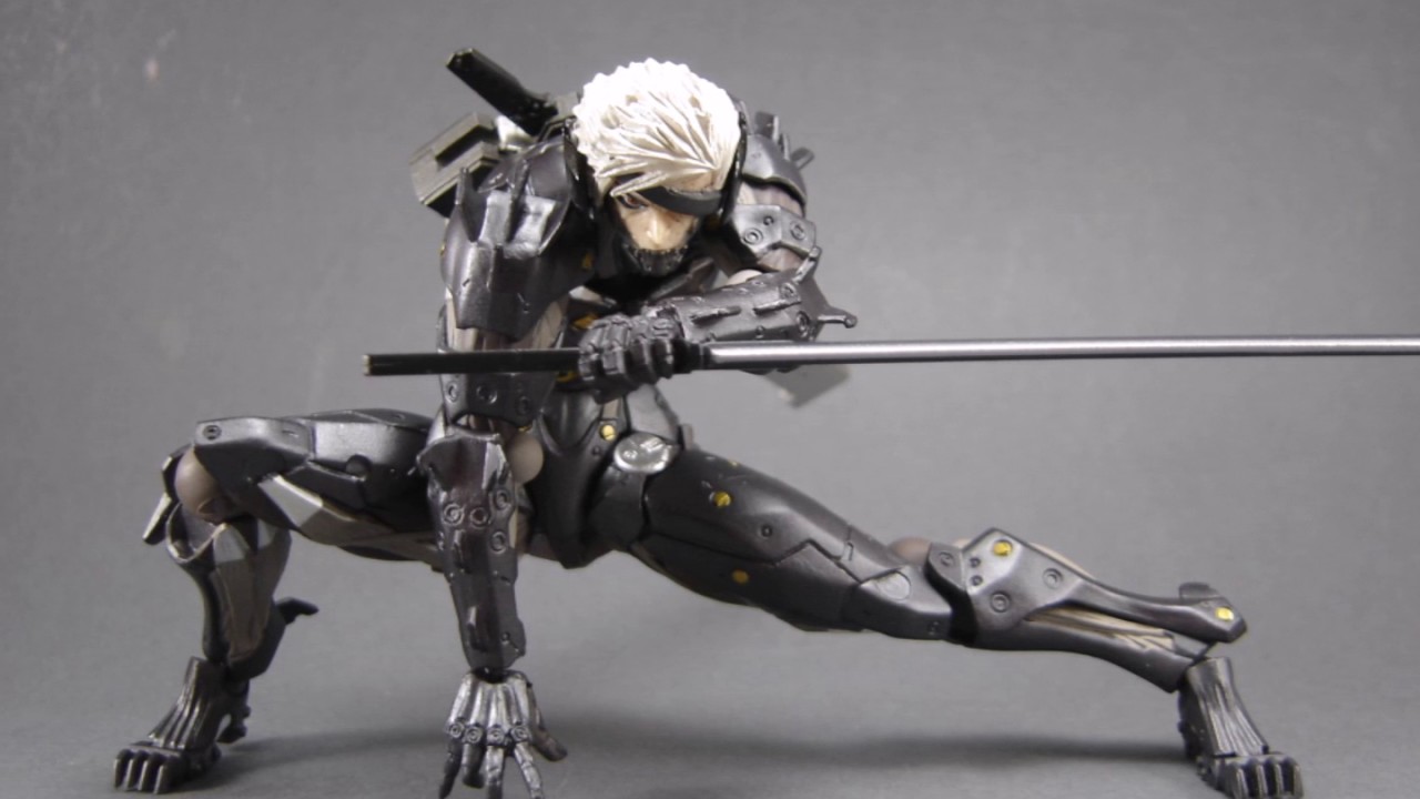 Revoltech Metal Gear Rising Revengeance RAIDEN Figure Review 