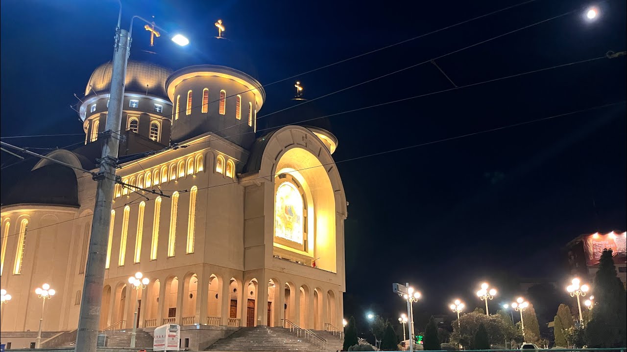 Arad. Meine Heimatstadt. Kleiner Spaziergang… Bauernmarkt, Rathaus, Strand und Park.