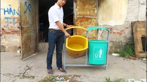 Thùng rác xe đẩy,nhiều kích thước và màu sắc khác nhau,chất liệu nhựa, được dùng đặt ở công cộng.