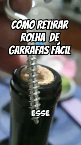 Como sacar a rolha de garrafa de vinho,eu mostro! siga: @Ruas-de-Boituva