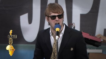 Kaiser Chiefs - I Predict A Riot (Live 8 2005)