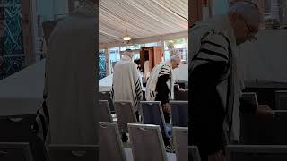 Closing Ark at Kfar Maccabiah minyan on Chol Hamoed - Moadim LSimcha Closing Ark at Kfar Maccabiah minyan on Chol Hamoed - Moadim LSimcha