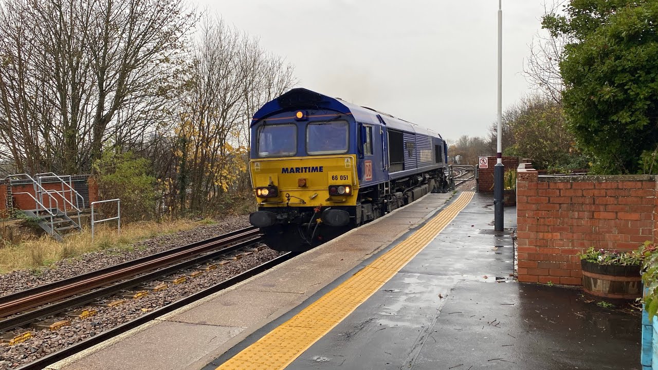 “Maritime intermodal 4” from platform 1 66051 DB cargo containers 