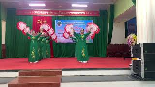 Liên hoan tiếng hát dân ca người cao tuổi phường Đông tiến/ Thăm bến nhà rồng 