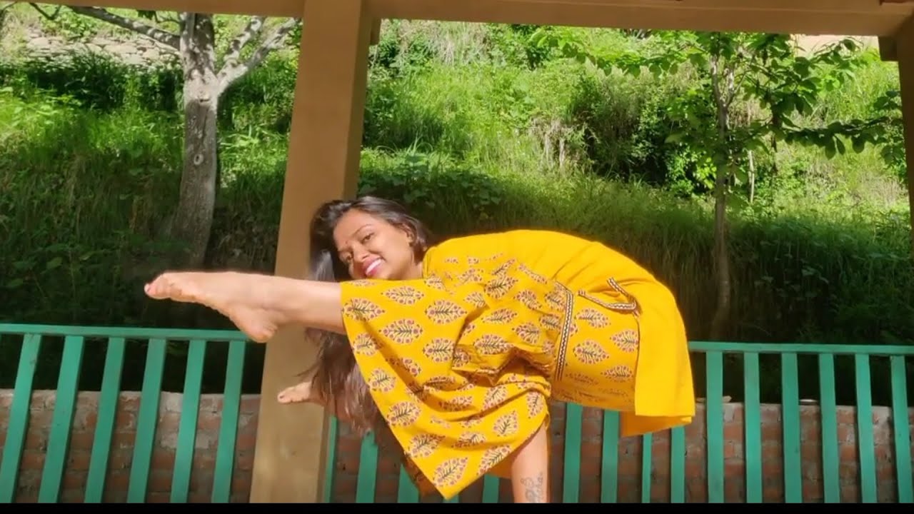 Indian girl yoga in traditional dress, yoga in traditional dress 🥰