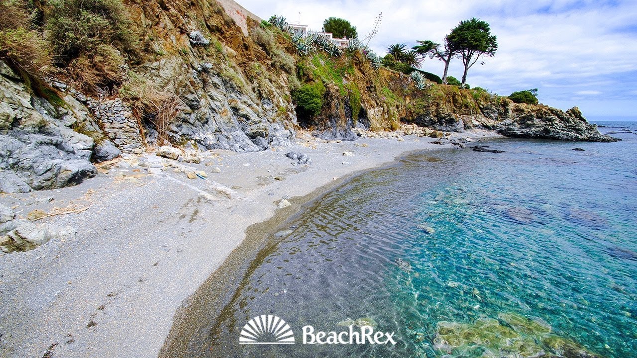 Playa l'Embarril, Llanca, Spain