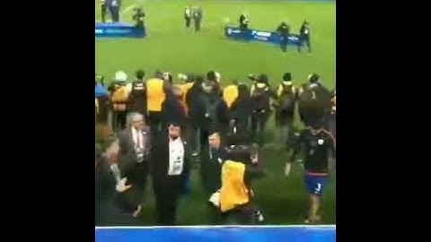 La reacción de Gary Medel tras los gritos de aficionados