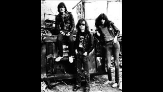 The Ramones - Blitzkrieg Bop (Guitar Backing Track) chords