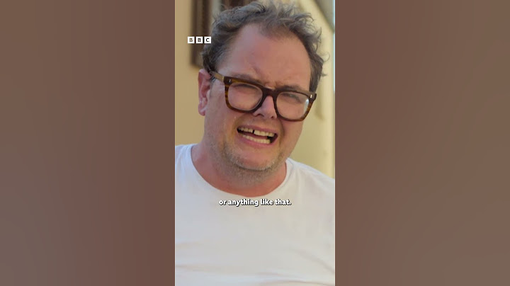 Alan Carr proving that celebs can do a hard day's work👷 #AmandaAndAlan #ItalianJob #iPlayer