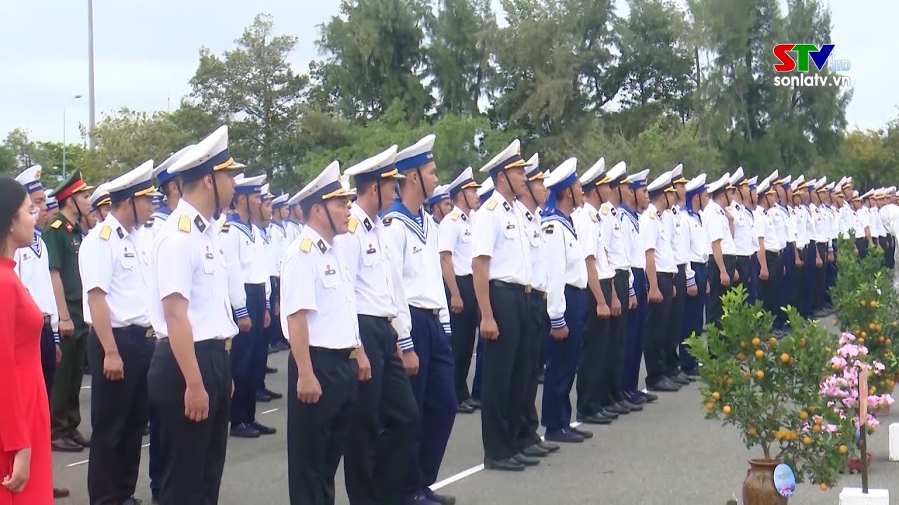 Thăm, chúc Tết quân và dân huyện đảo Trường Sa