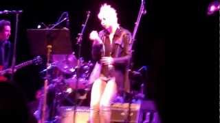 Gregg Allman with Daughter Layla-  "The Sky is Cryin" chords