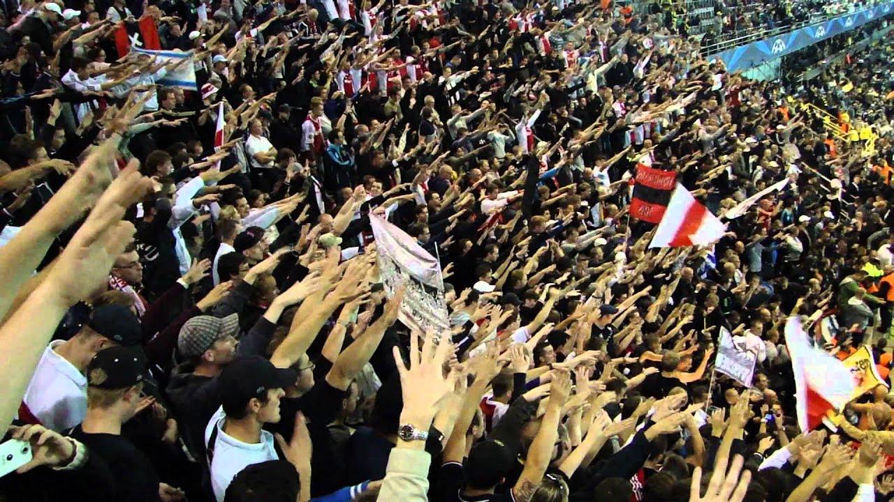 Sfeer uitvak Ajax in Dortmund - YouTube