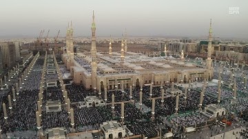 المصلون بالمسجد النبوي يشهدون ختم القرآن الكريم ليلة 29 من #رمضان وسط أجواء إيمانية.
