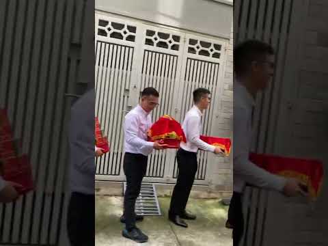 Video Bưng tráp nặng qa anh ấy bưng hộ ???????????? - youtube