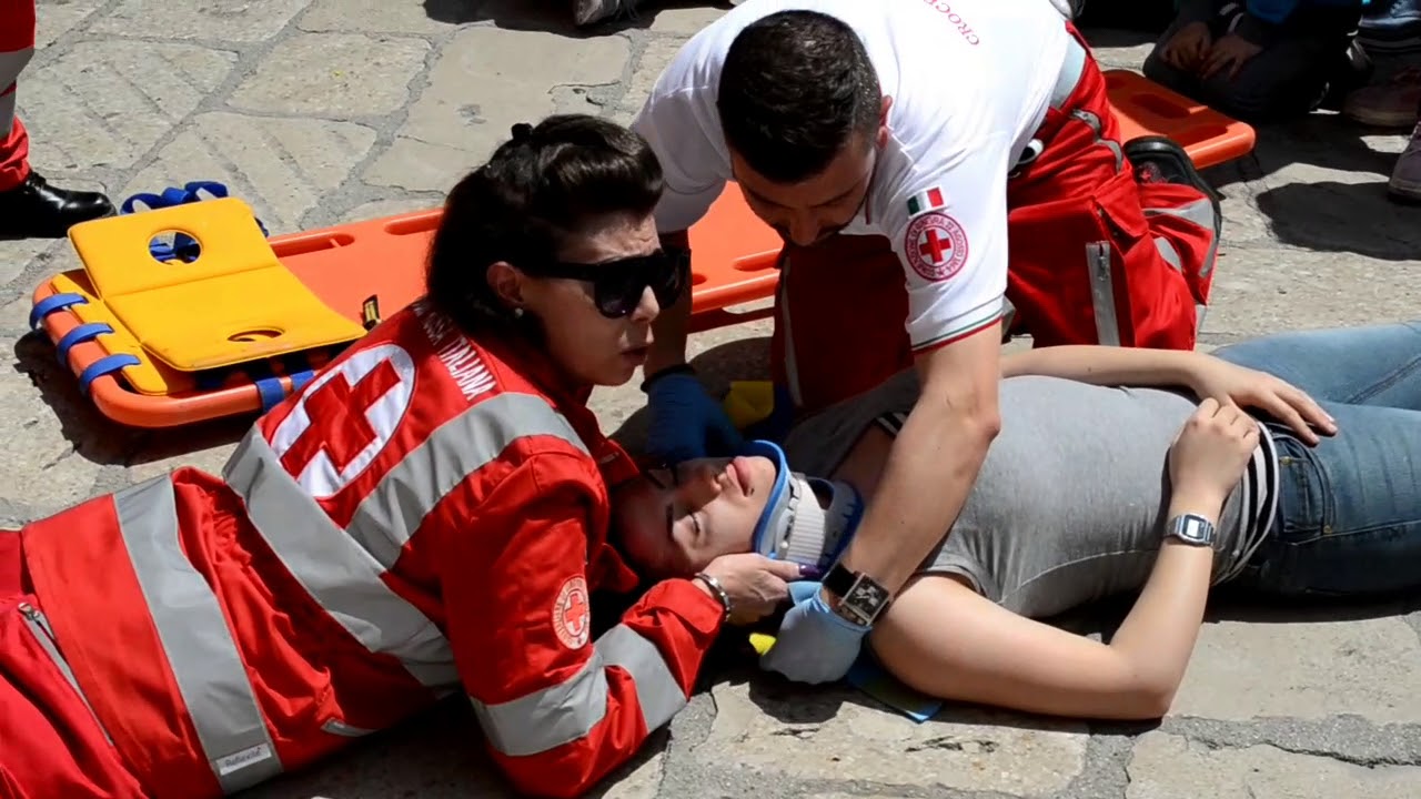 CROCE ROSSA ITALIANA - Simulazione incidente con soccorso in ambulanza. Pietragalla 01/06/18