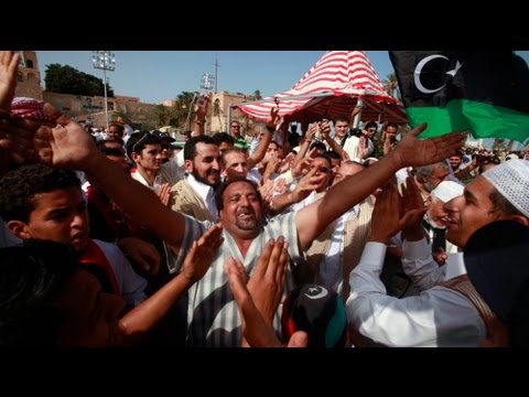 Ливийцы празднуют известие о гибели Каддафи