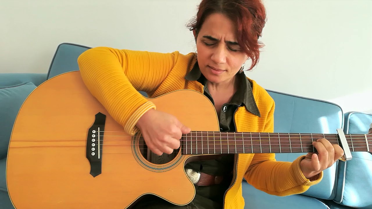 Aygul Erce- Kara Tren Gelmez Mola -Akustic