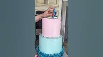 Let’s stack a THREE tier cake 😳