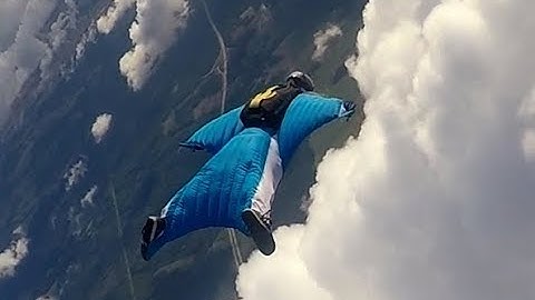 Squirrel Swift skydive