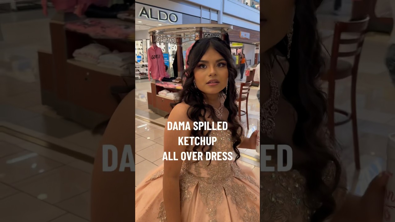 Дама пролила кетчуп на всё платье 😭