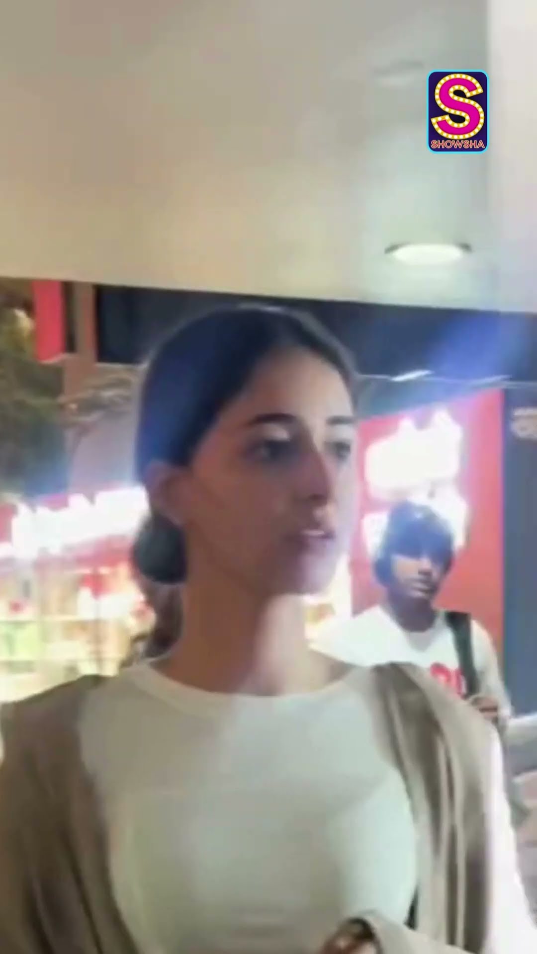 New Airport Fashion Trend Unlocked: Ananya Pandey Slays In Casual Beige Paired With A No-Makeup Look