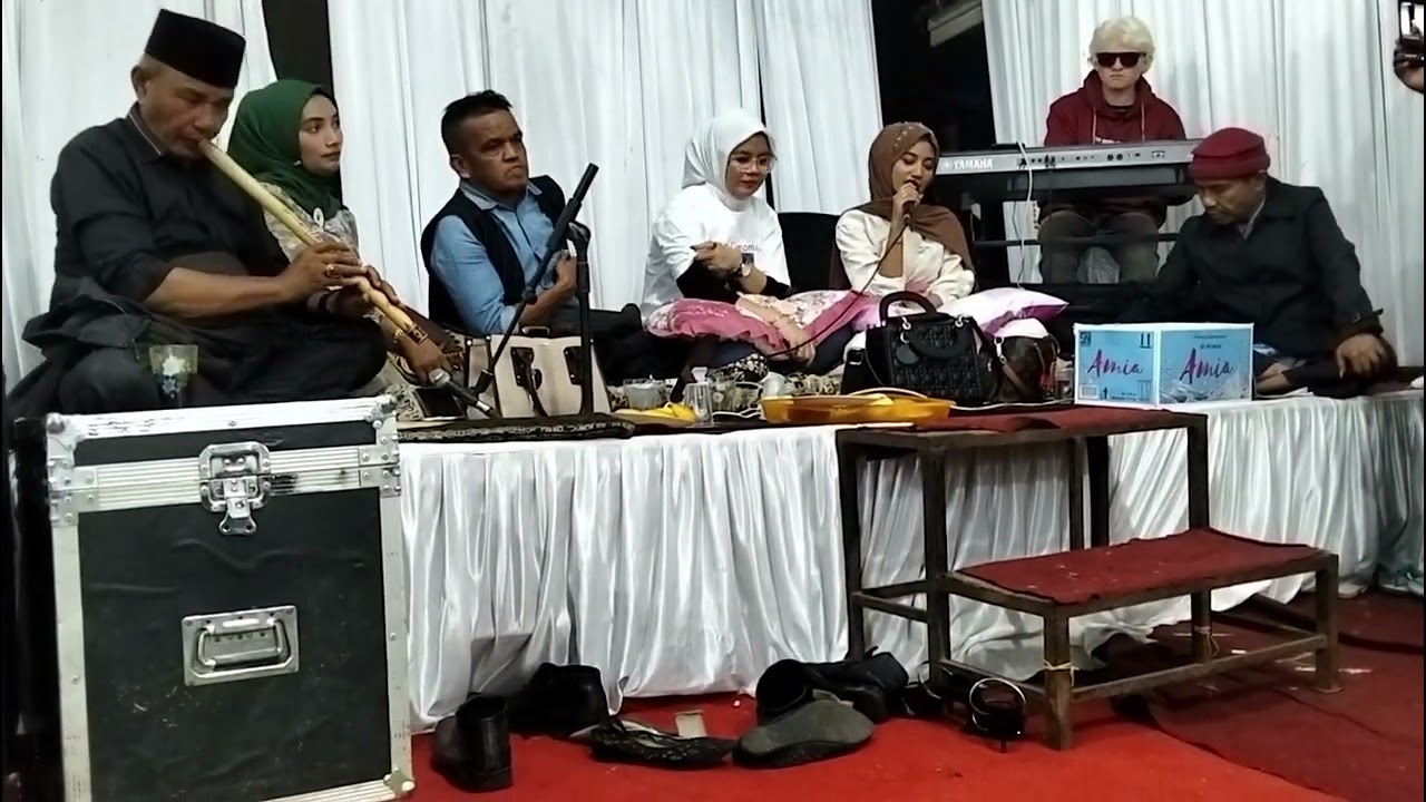 TIGO SAPILIN/SIJOBANG Bersama : Rina (Buk dosen),Mak Son,Putri,Yola di Minangkabau Sungayang BSK