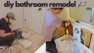 DIY BATHROOM REMODEL PT 2 | EASIEST WAY TO DEMO TILE