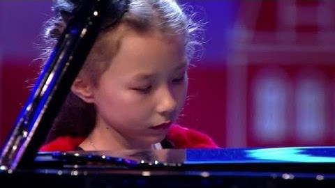 Schattige Xuanxuan betovert de jury met Bach  - HOLLAND