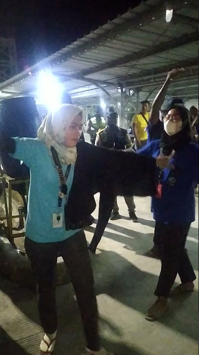 GOYANG HOT..!!! KARYAWATI KIDO...